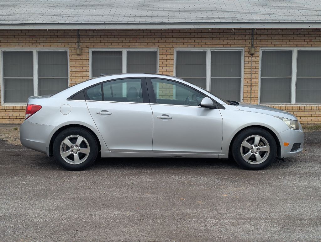 Photo 7 of this CHEVROLET CRUZE