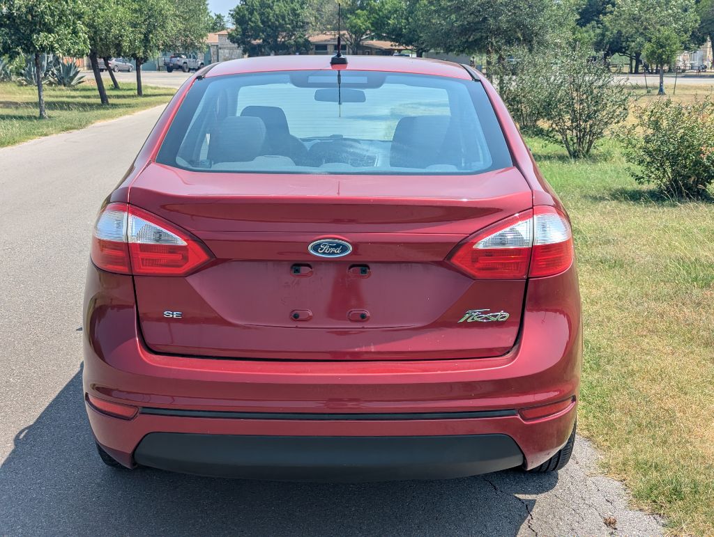 Photo 4 of this FORD FIESTA
