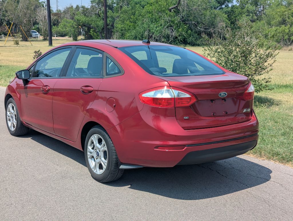 Photo 3 of this FORD FIESTA