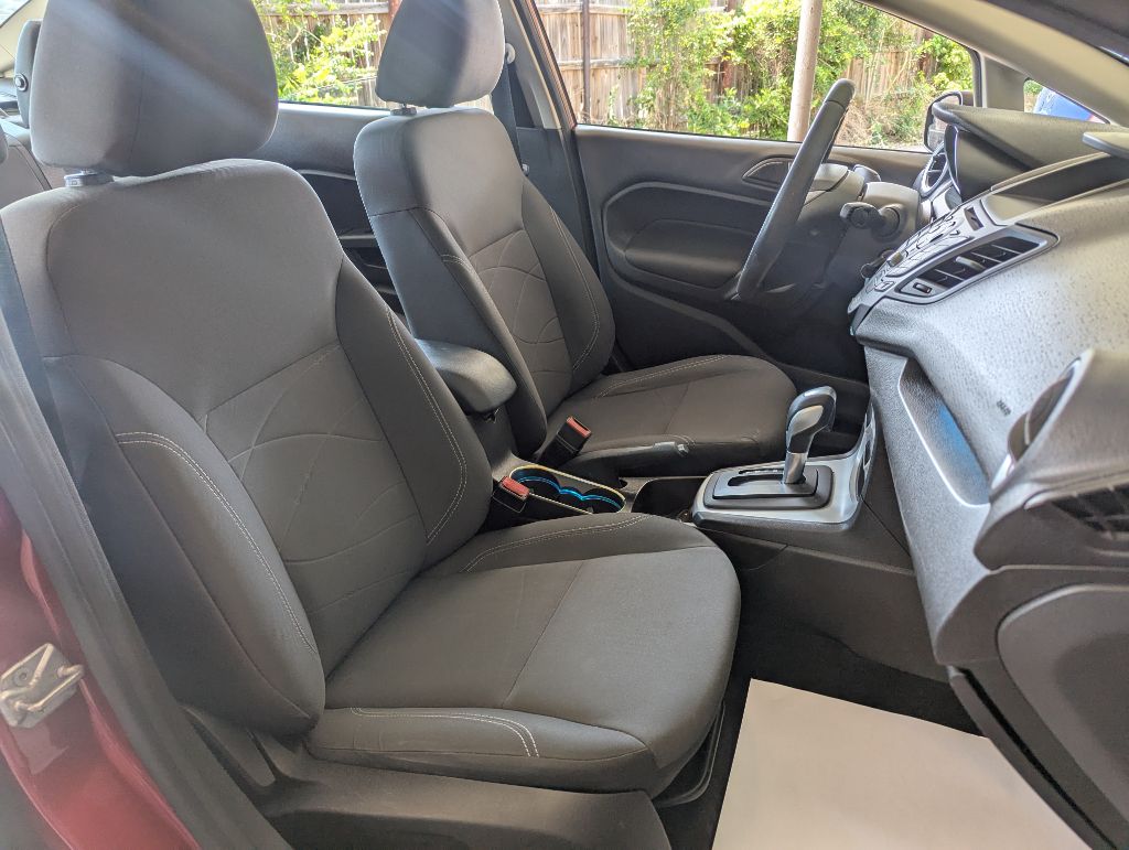 Photo 14 of this FORD FIESTA