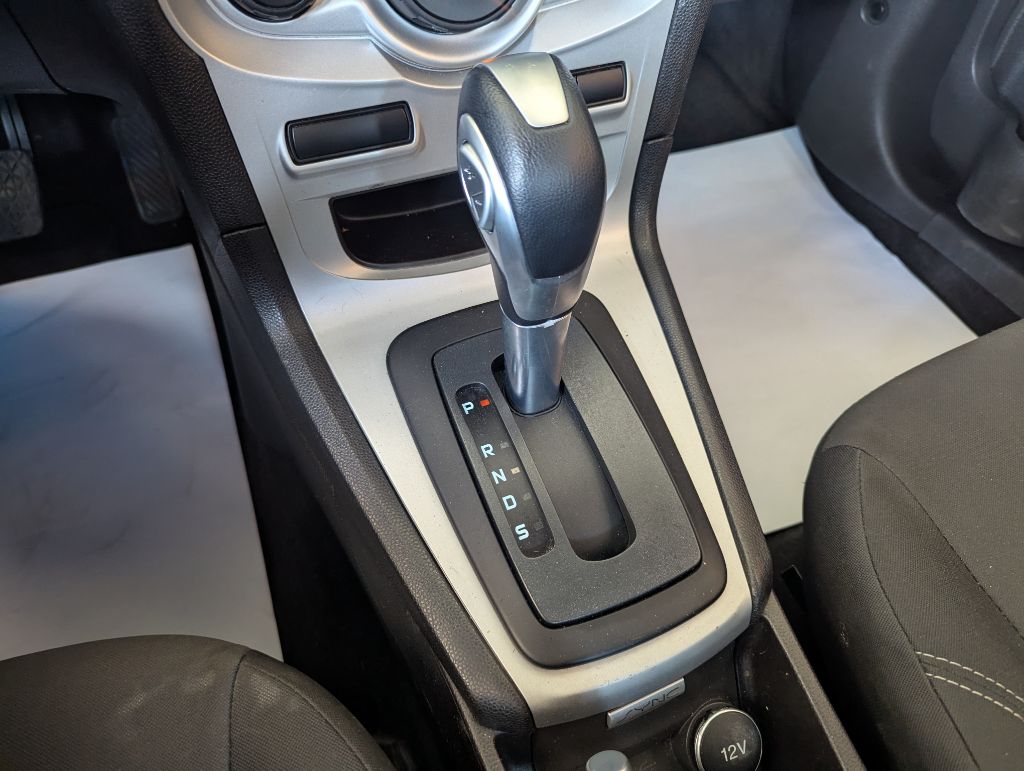 Photo 19 of this FORD FIESTA
