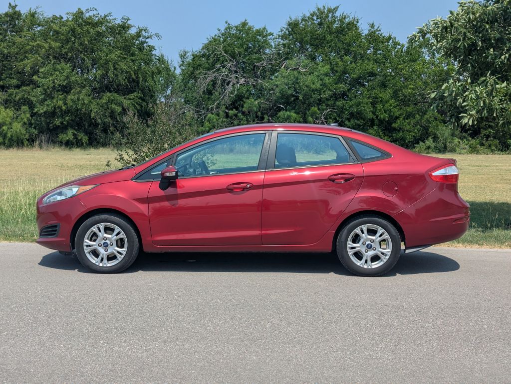 Photo 2 of this FORD FIESTA