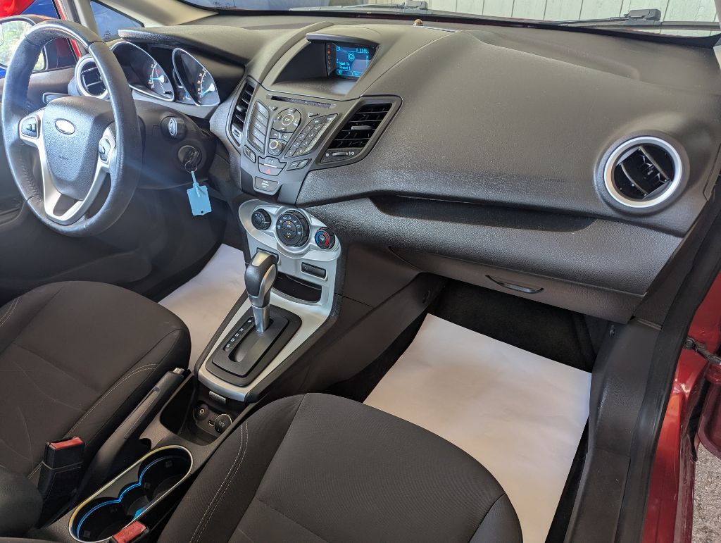 Photo 15 of this FORD FIESTA