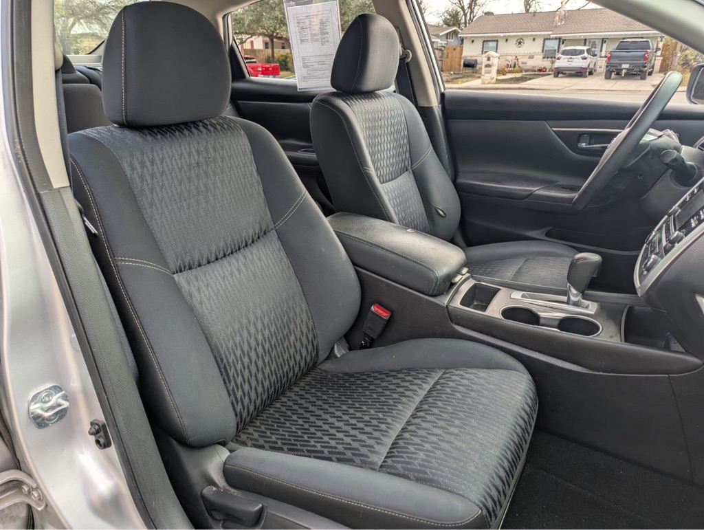 Photo 11 of this NISSAN ALTIMA