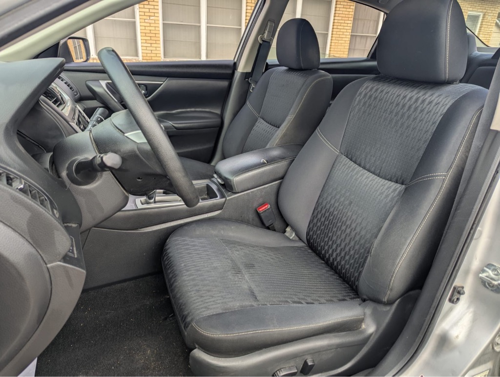 Photo 10 of this NISSAN ALTIMA