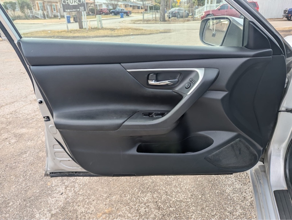 Photo 9 of this NISSAN ALTIMA