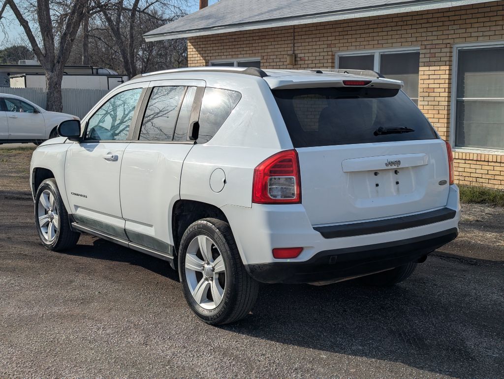 Photo 3 of this JEEP COMPASS