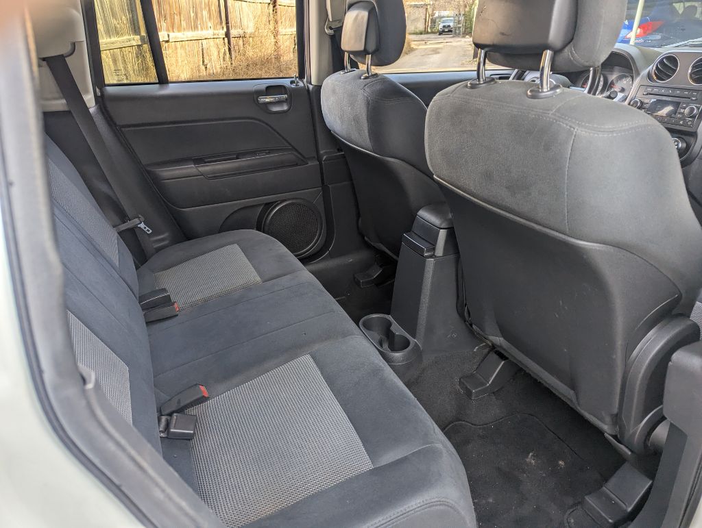 Photo 12 of this JEEP COMPASS