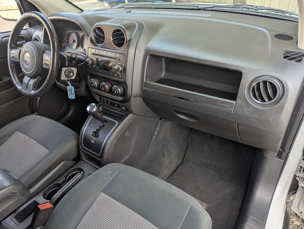 Photo 15 of this JEEP COMPASS