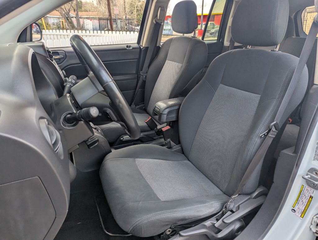 Photo 10 of this JEEP COMPASS