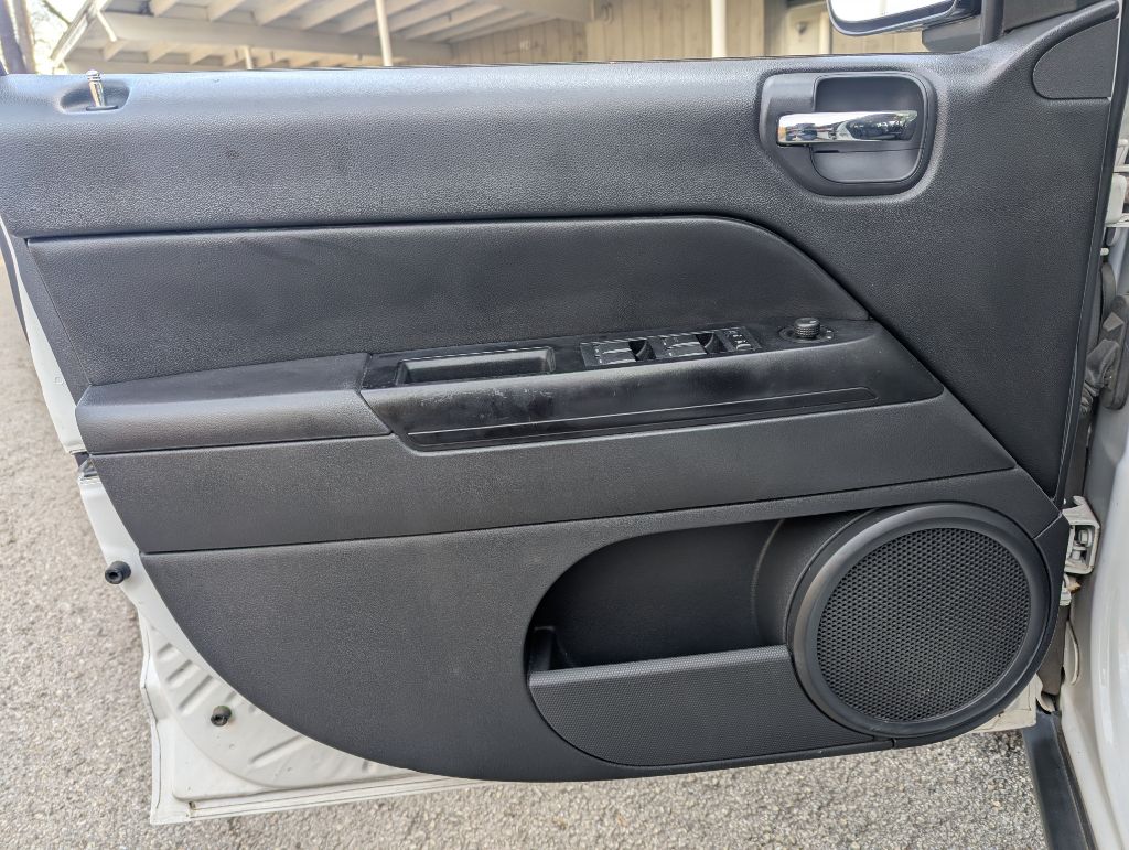 Photo 9 of this JEEP COMPASS