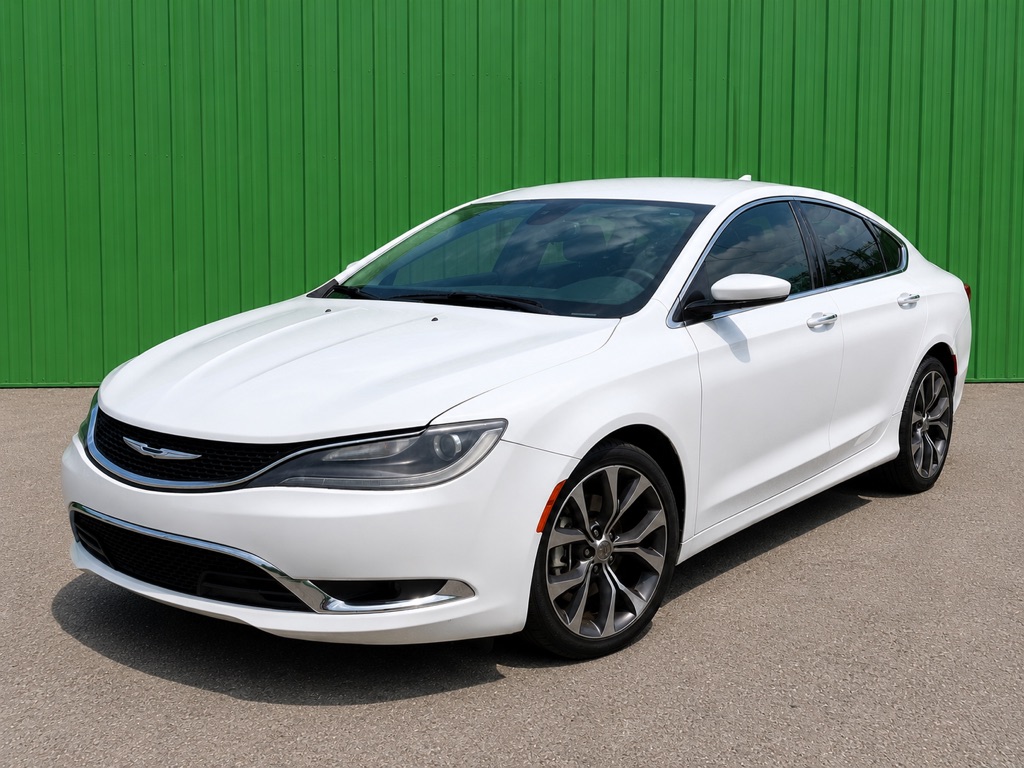 White 2015 Chrysler 200 Sedan Front-Wheel Drive Automatic