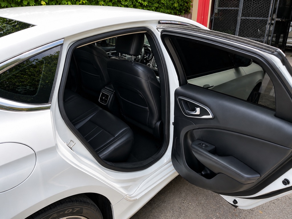 Photo 7 of this CHRYSLER 200