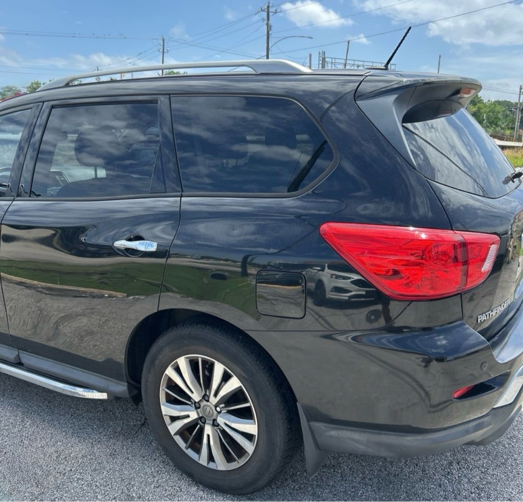 Photo 8 of this NISSAN PATHFINDER