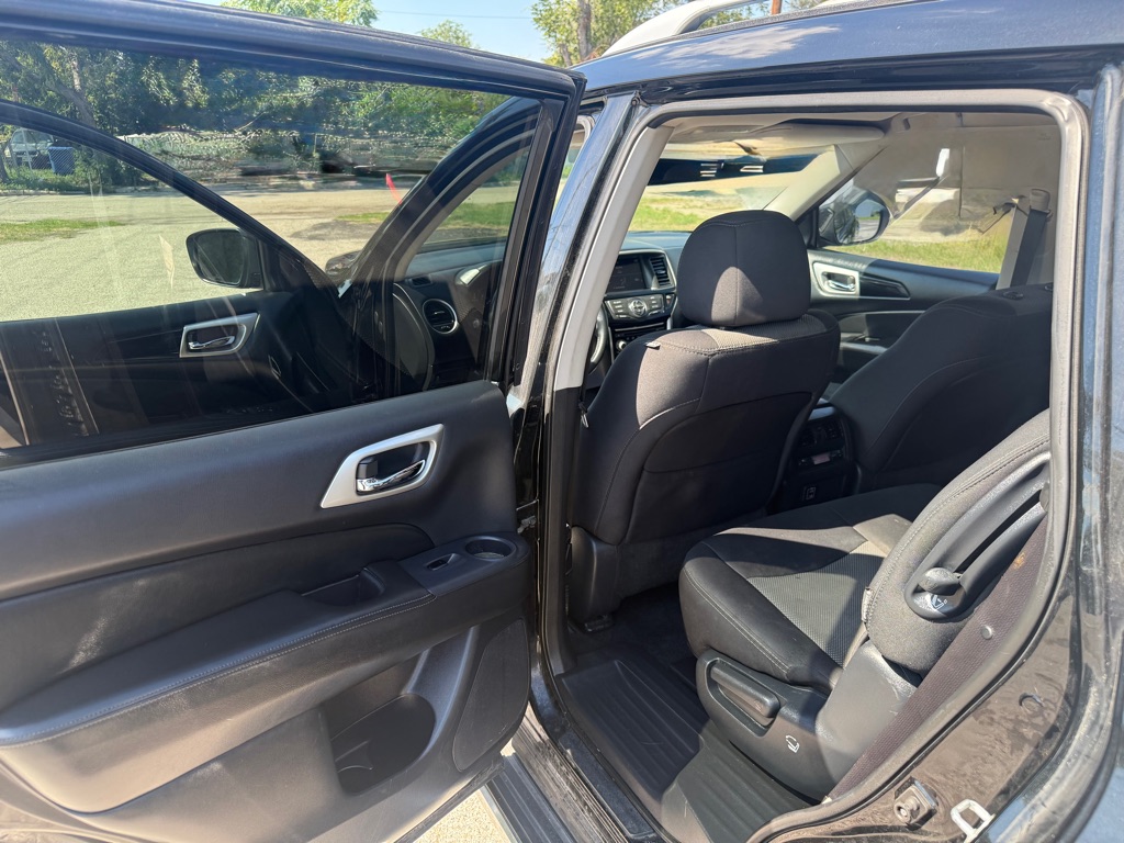 Photo 19 of this NISSAN PATHFINDER
