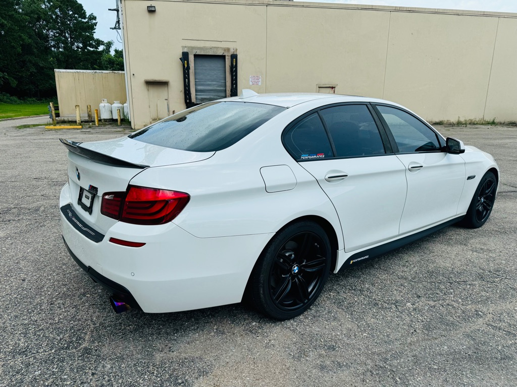Photo 4 of this BMW 5 SERIES