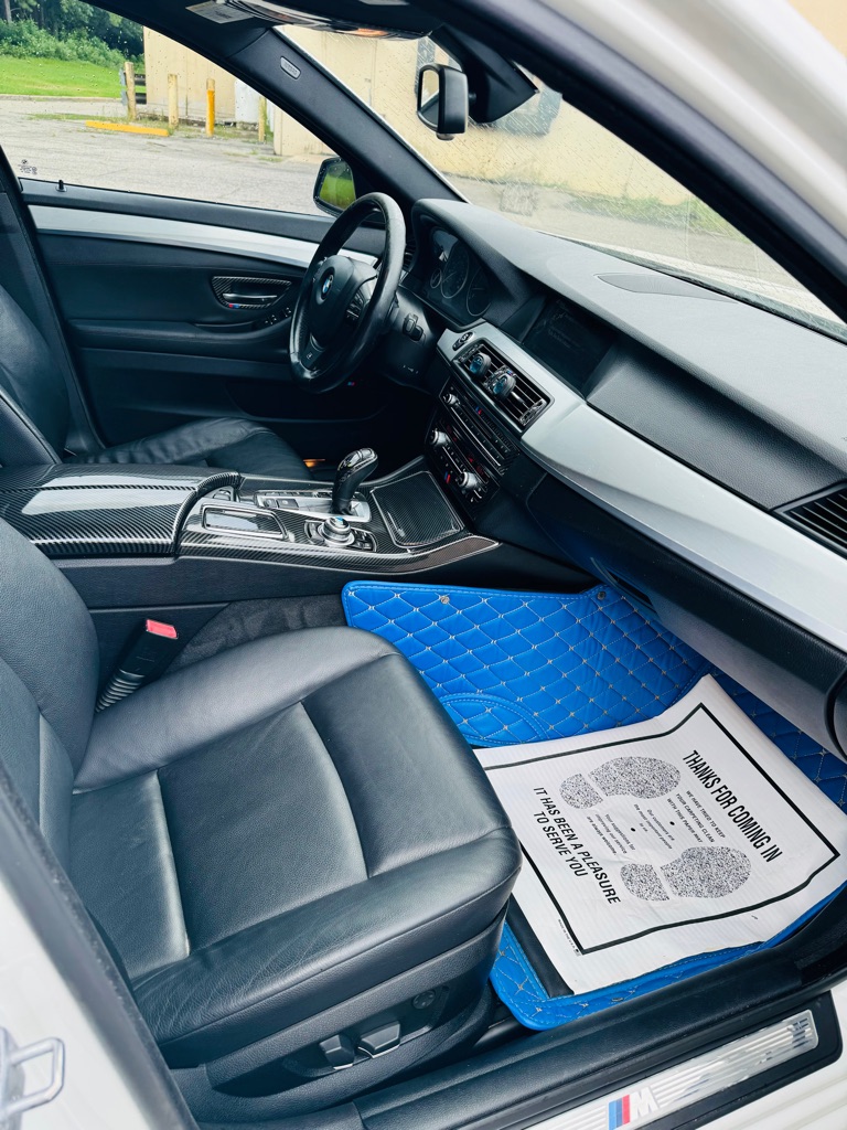 Photo 16 of this BMW 5 SERIES