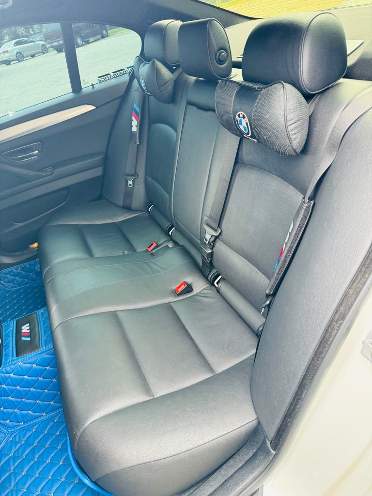 Photo 14 of this BMW 5 SERIES