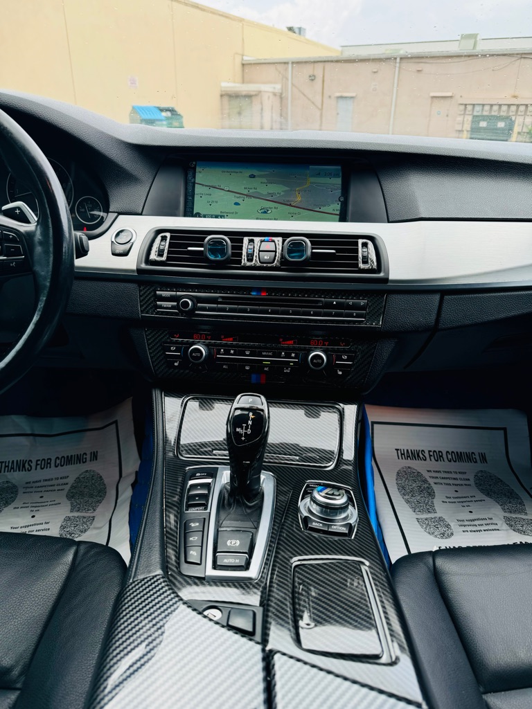 Photo 10 of this BMW 5 SERIES