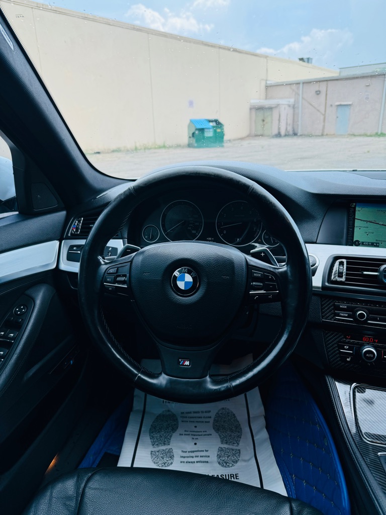 Photo 9 of this BMW 5 SERIES