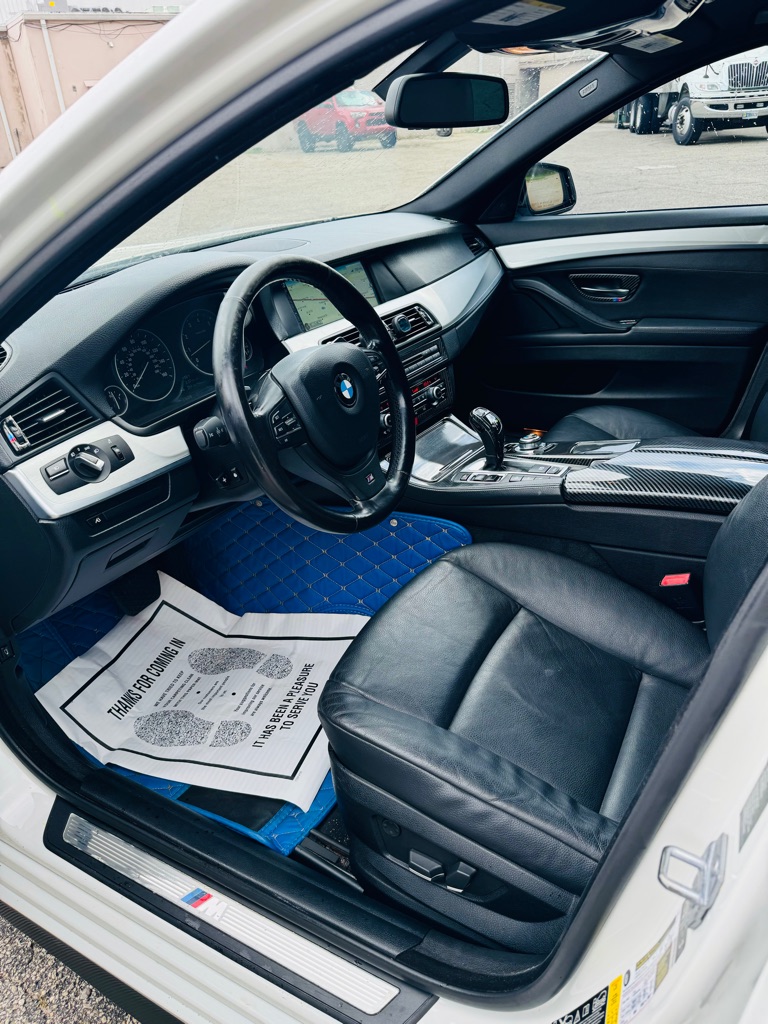 Photo 7 of this BMW 5 SERIES