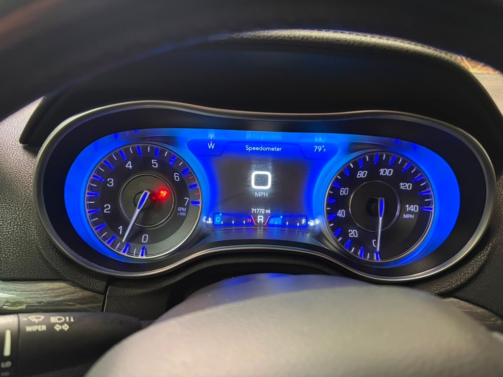 Photo 8 of this CHRYSLER 300