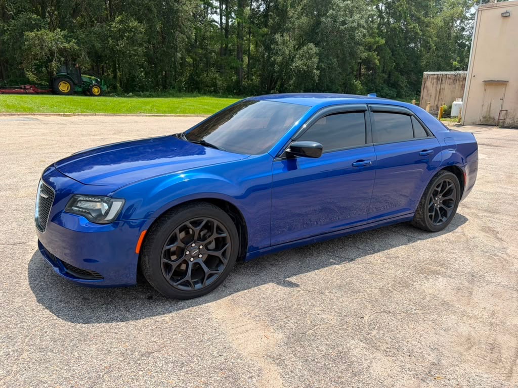 Photo 2 of this CHRYSLER 300