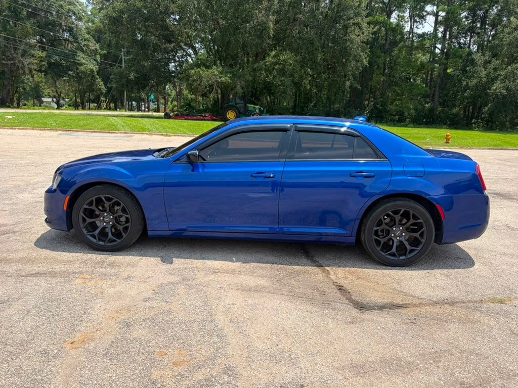 Photo 3 of this CHRYSLER 300