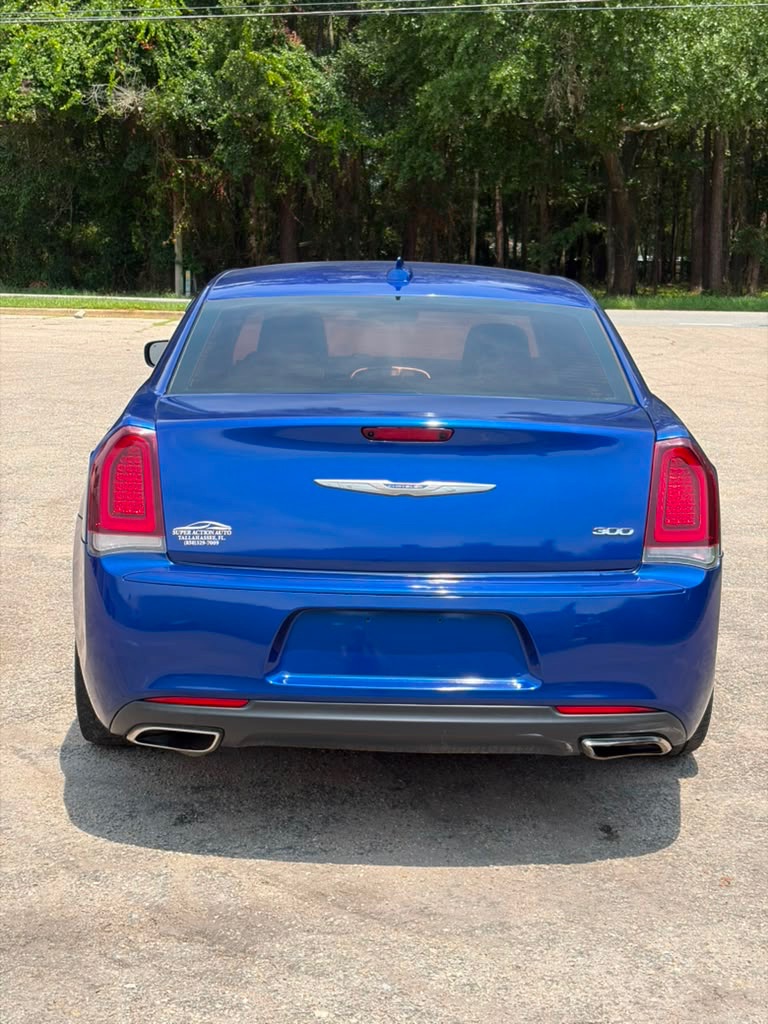 Photo 5 of this CHRYSLER 300