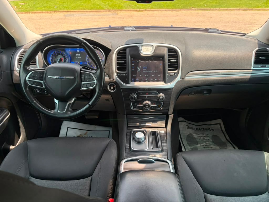 Photo 11 of this CHRYSLER 300