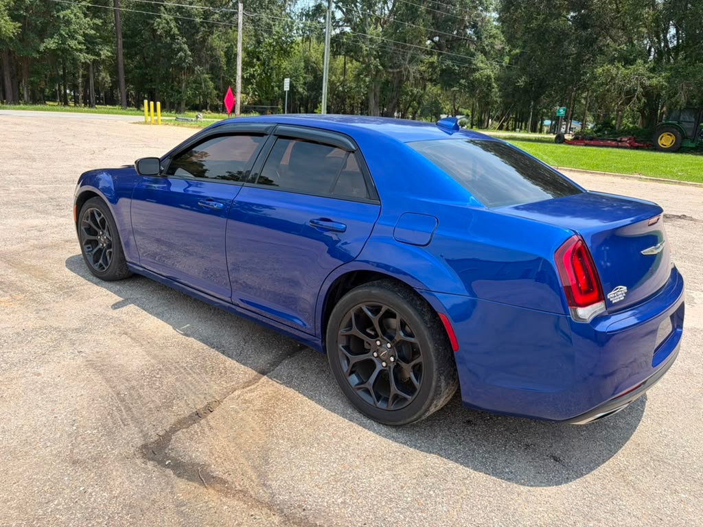 Photo 4 of this CHRYSLER 300