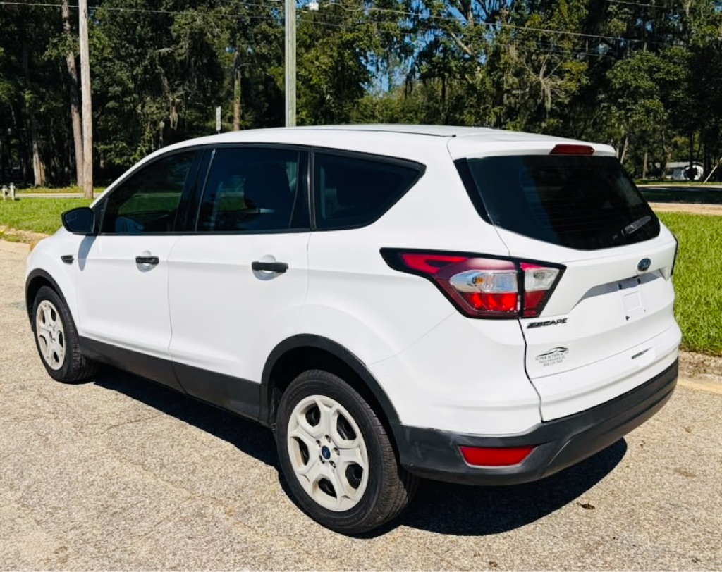 Photo 6 of this FORD ESCAPE