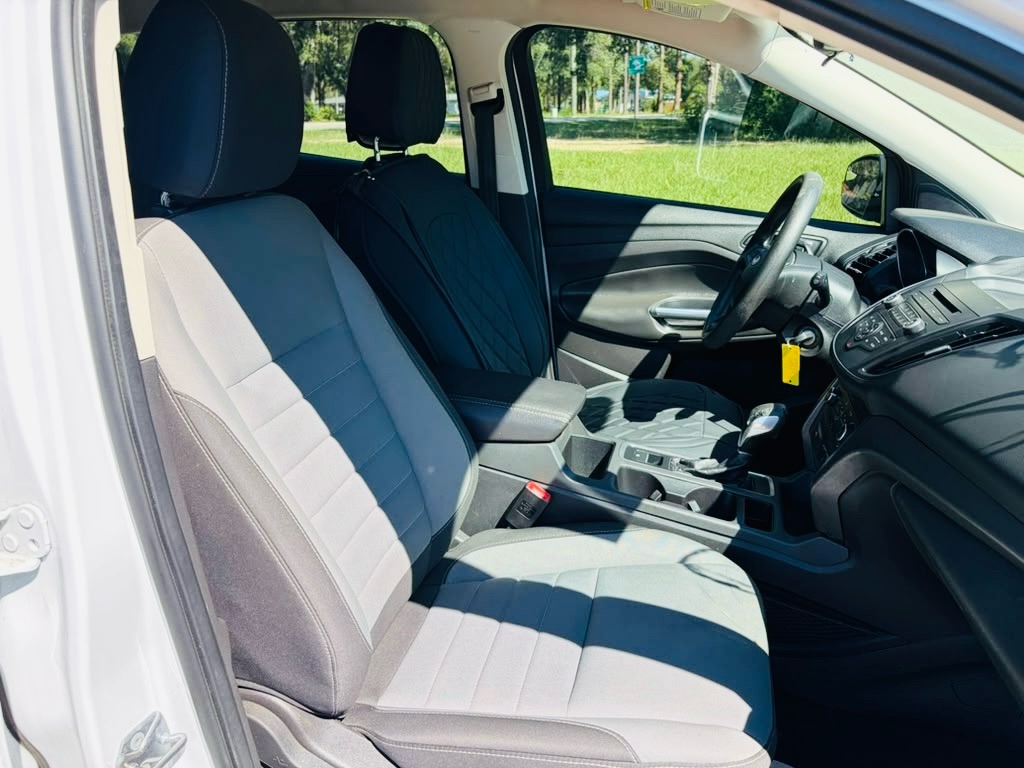 Photo 21 of this FORD ESCAPE