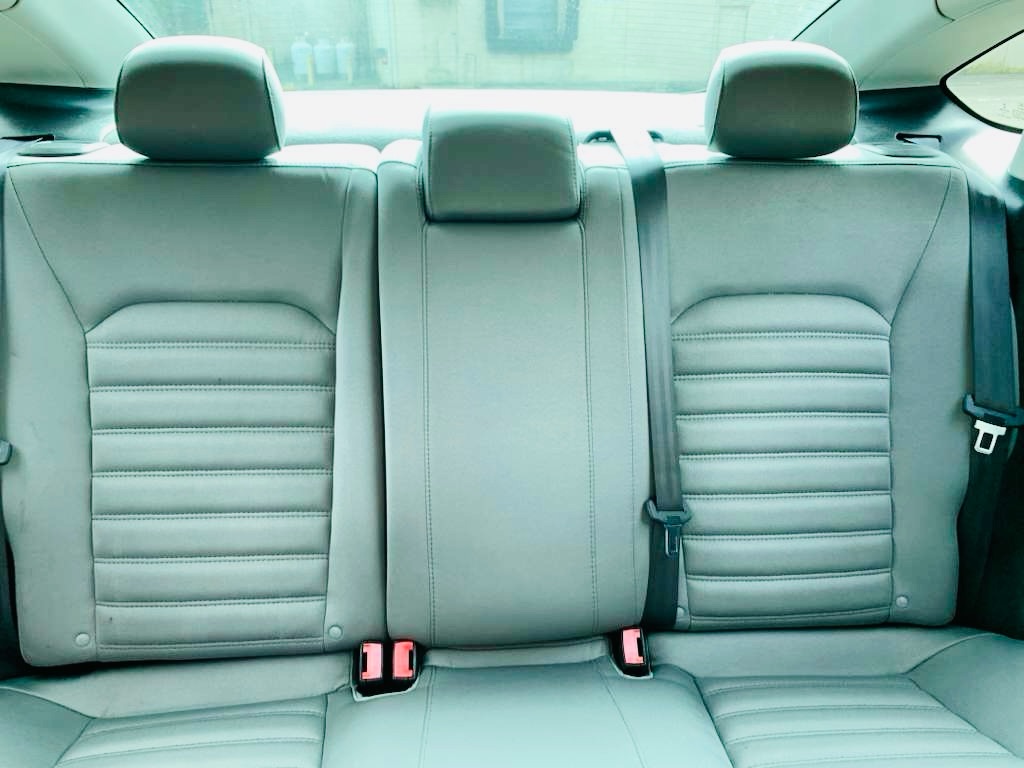 Photo 18 of this FORD FUSION