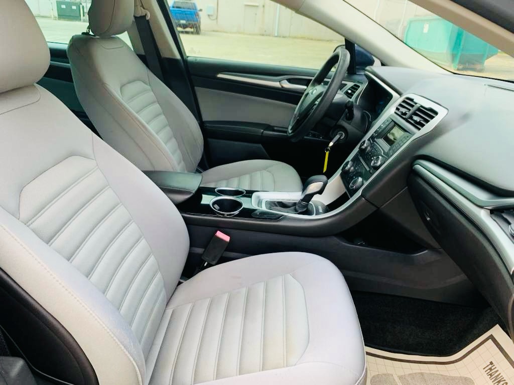 Photo 16 of this FORD FUSION