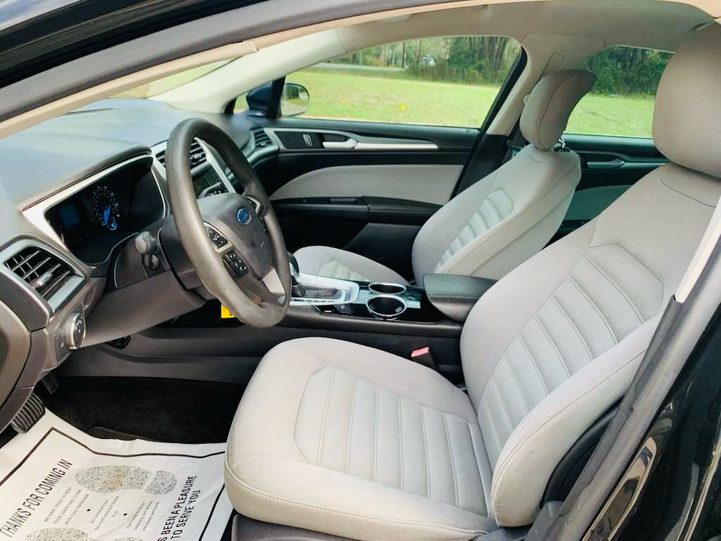 Photo 10 of this FORD FUSION