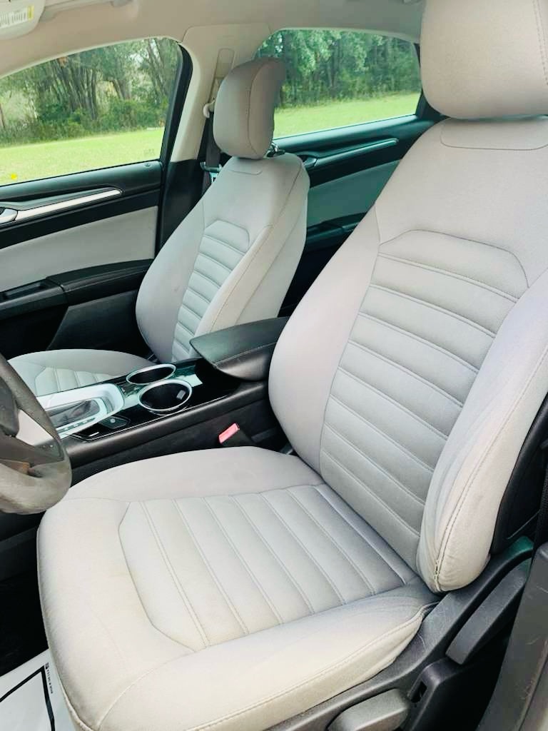 Photo 11 of this FORD FUSION