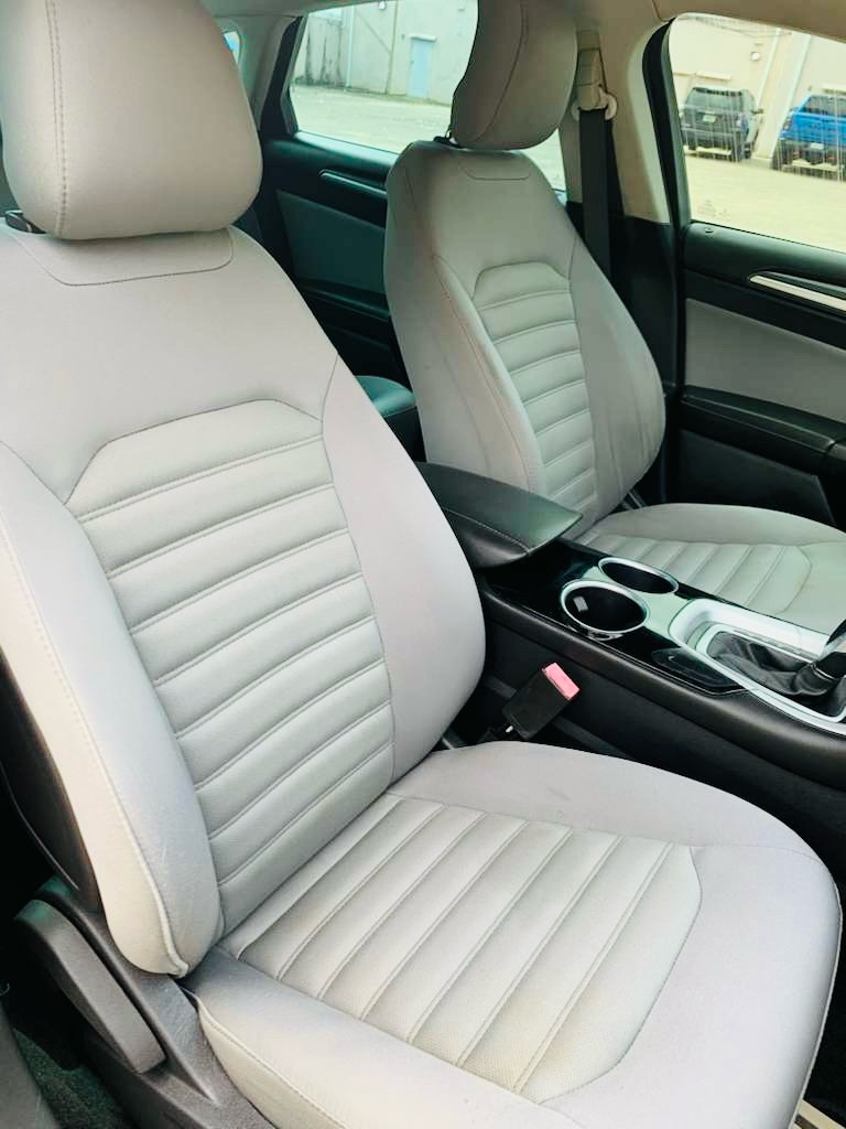 Photo 17 of this FORD FUSION