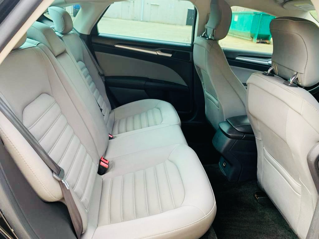 Photo 14 of this FORD FUSION