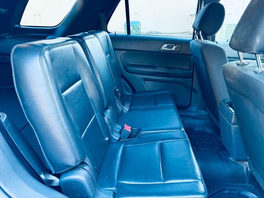 Photo 15 of this FORD EXPLORER