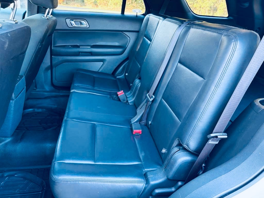 Photo 13 of this FORD EXPLORER