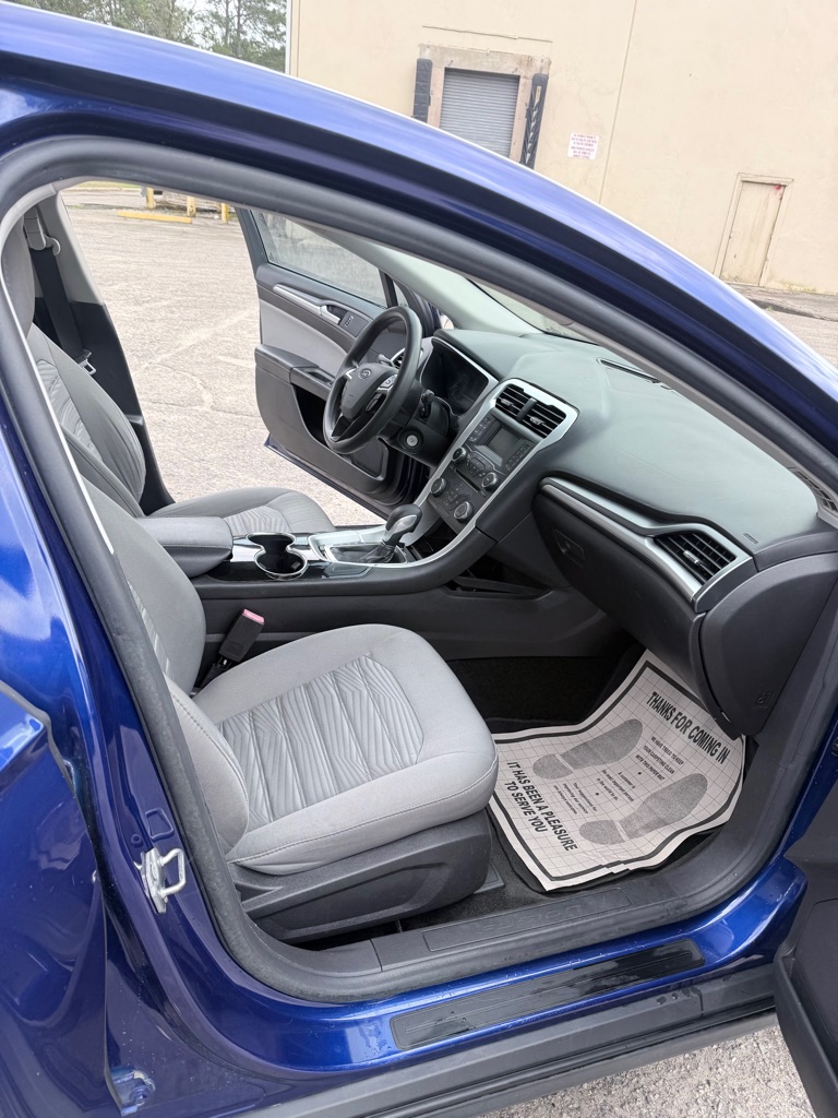 Photo 12 of this FORD FUSION