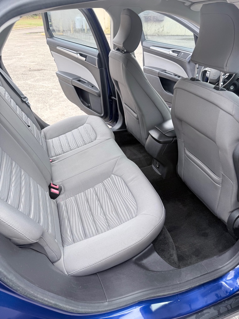 Photo 11 of this FORD FUSION