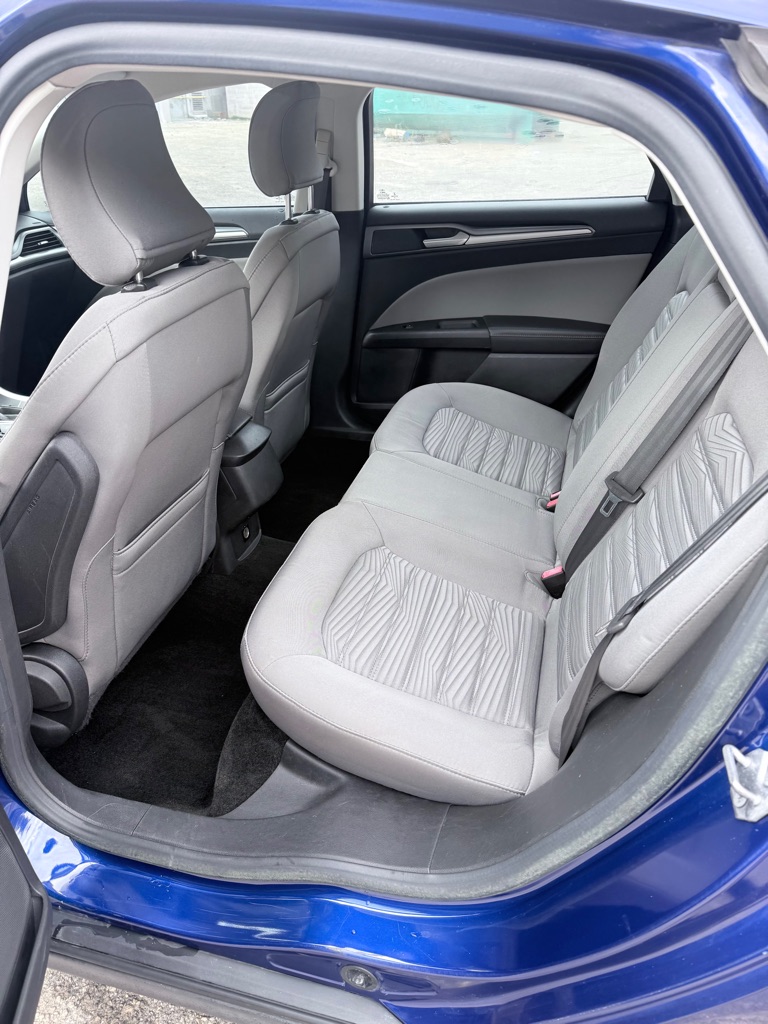 Photo 10 of this FORD FUSION