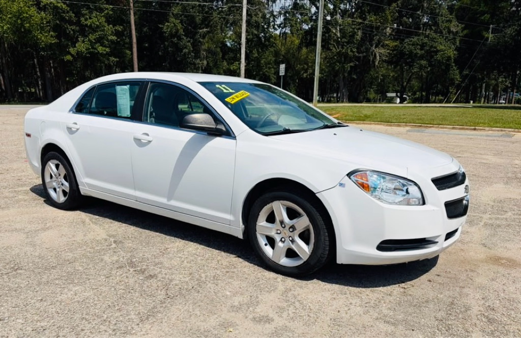 Photo 8 of this CHEVROLET MALIBU