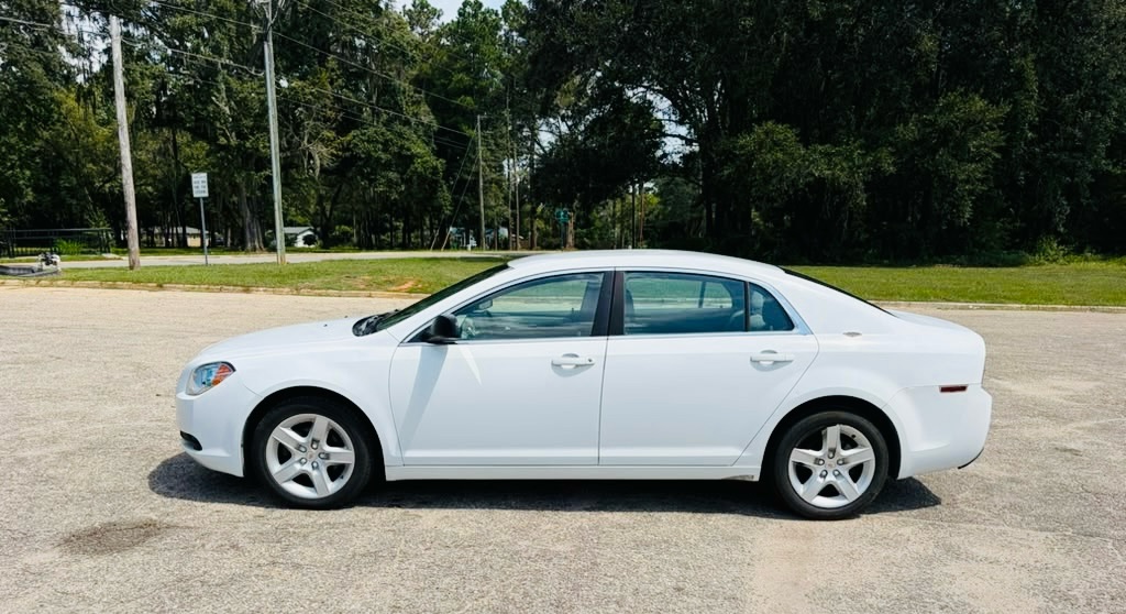Photo 3 of this CHEVROLET MALIBU