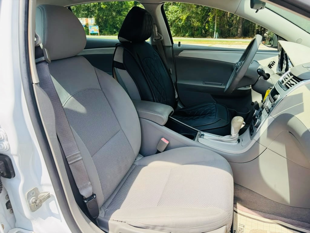Photo 18 of this CHEVROLET MALIBU