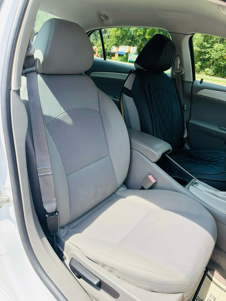 Photo 19 of this CHEVROLET MALIBU
