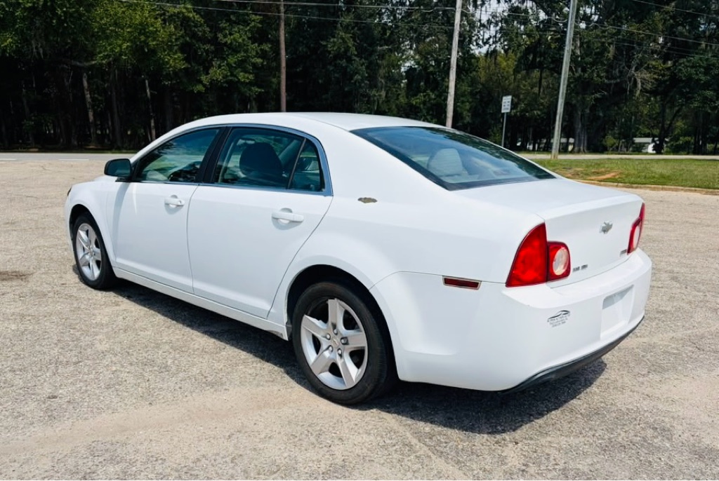 Photo 4 of this CHEVROLET MALIBU