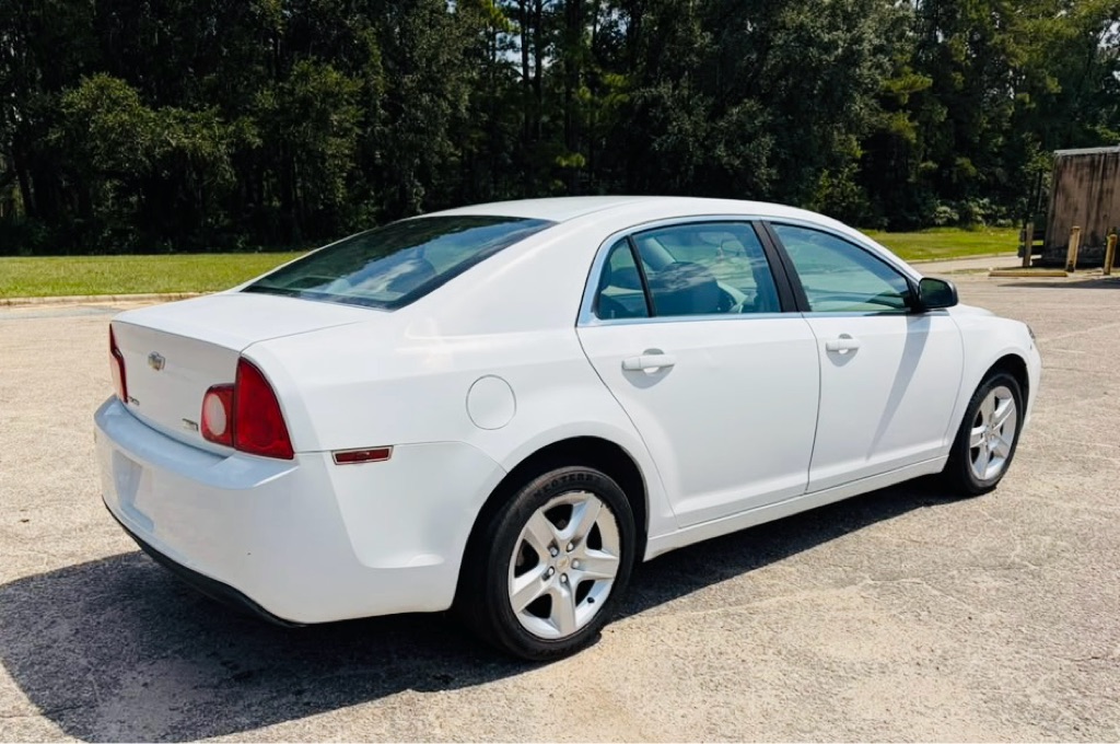 Photo 6 of this CHEVROLET MALIBU